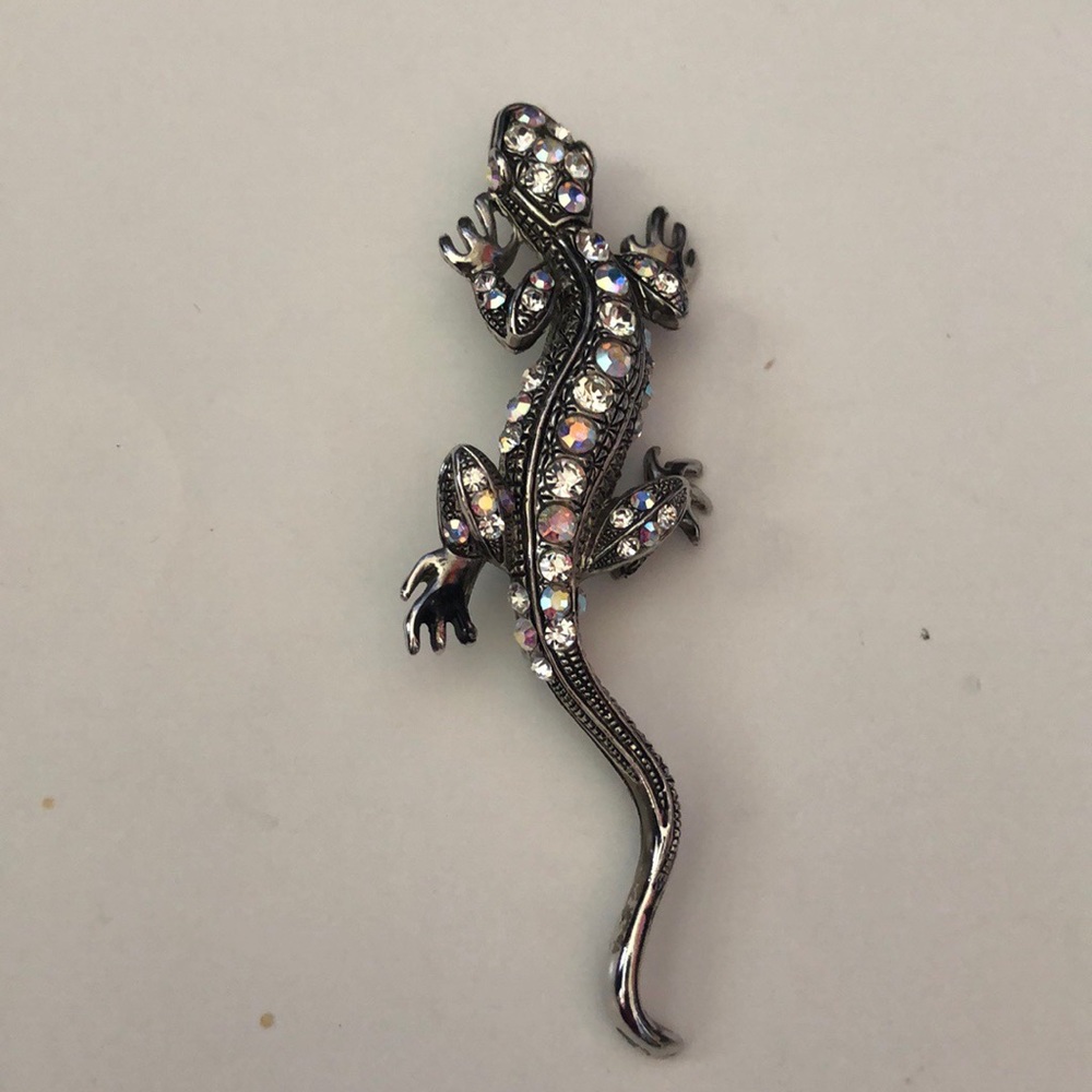 Silver Tone With Rhinestones Lizard Brooch Pin